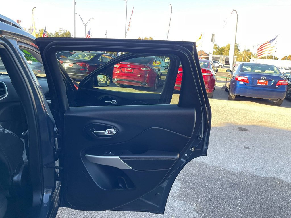 2018 Jeep Cherokee Image 6