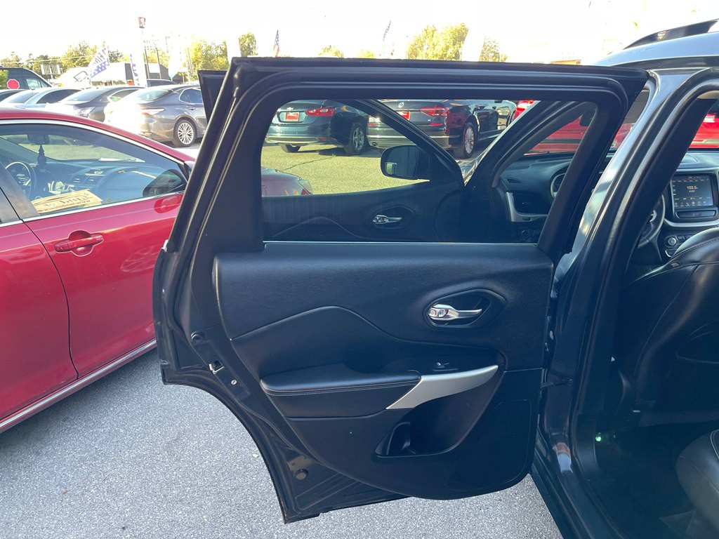 2018 Jeep Cherokee Image 8