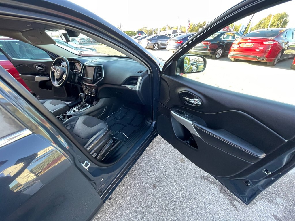 2018 Jeep Cherokee Image 17