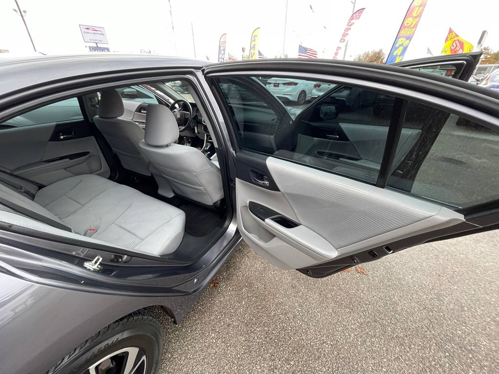 2017 Honda Accord Image 15