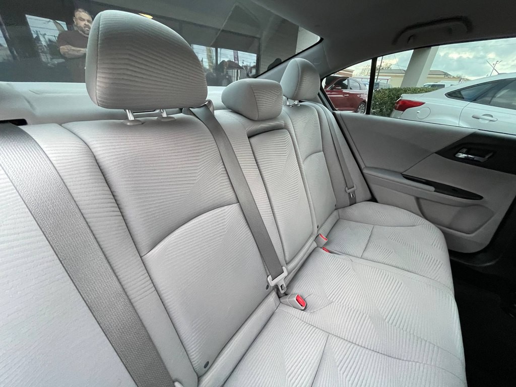 2017 Honda Accord Image 16