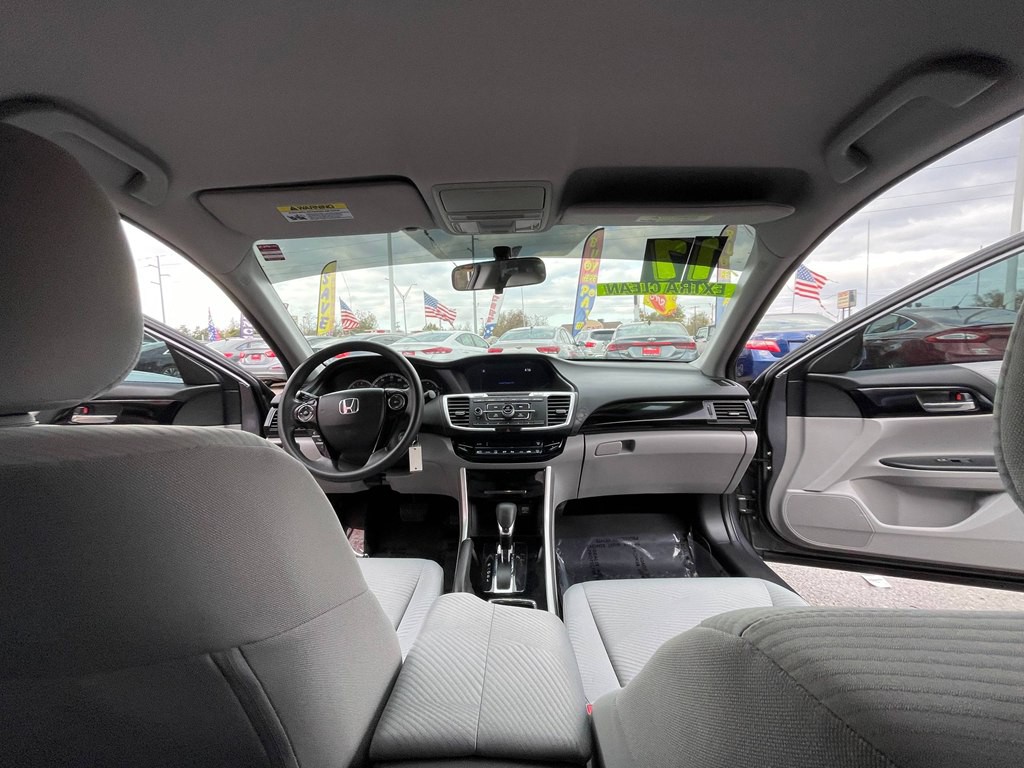 2017 Honda Accord Image 17