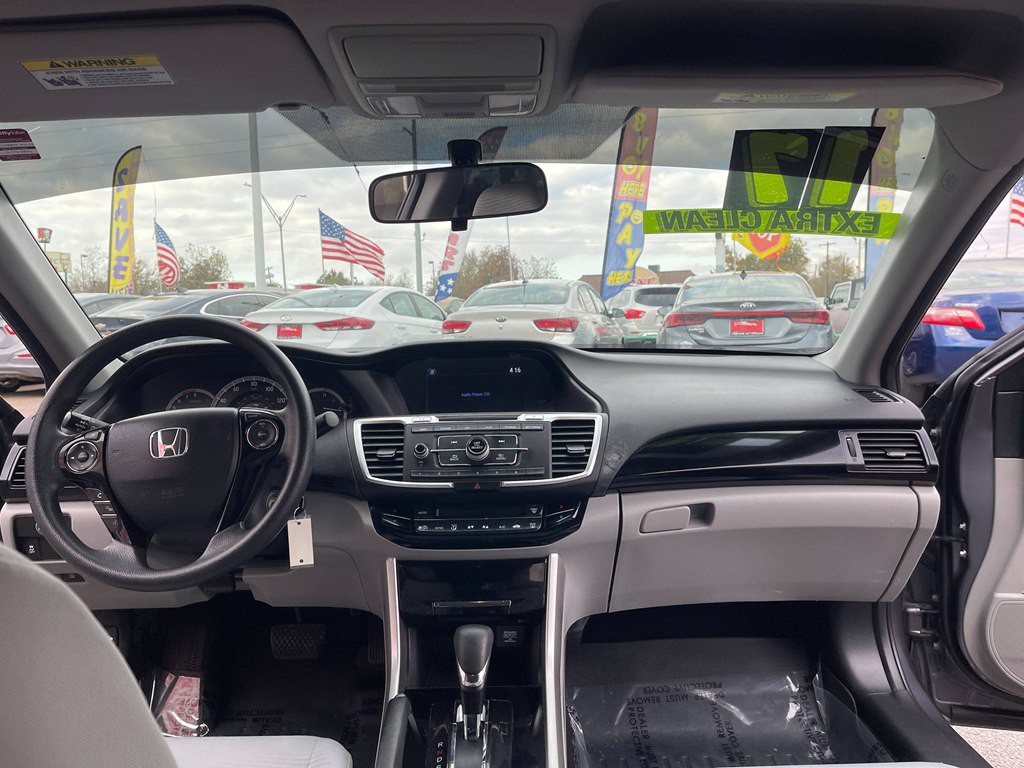 2017 Honda Accord Image 19