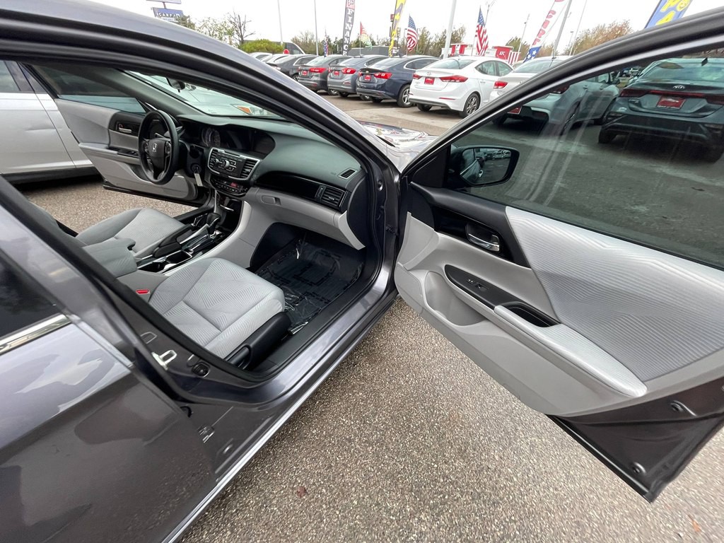 2017 Honda Accord Image 21