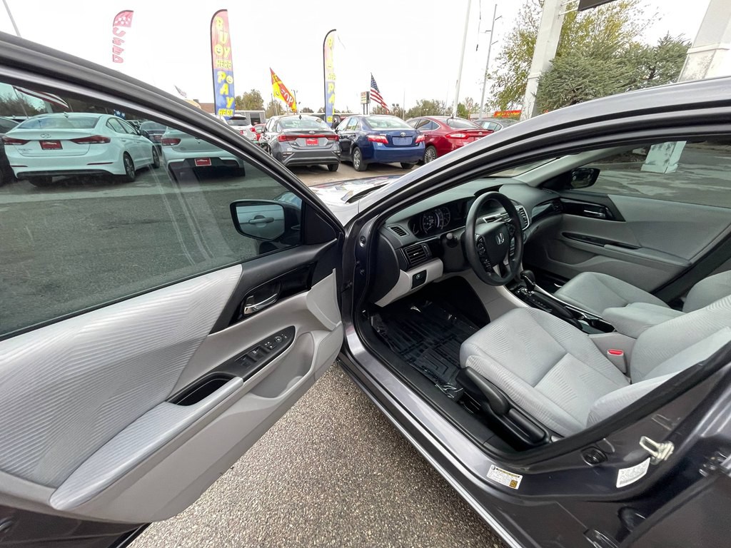 2017 Honda Accord Image 24