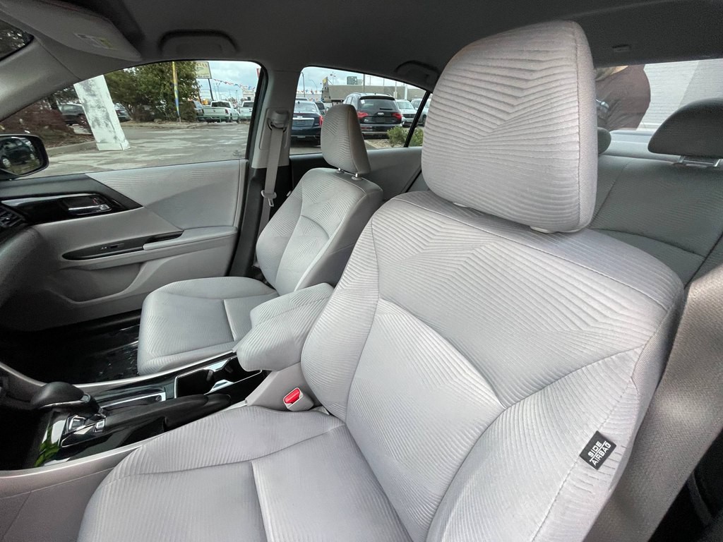 2017 Honda Accord Image 25