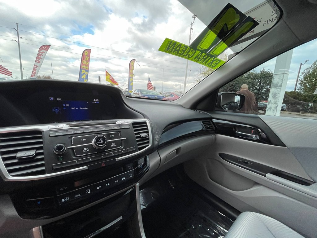 2017 Honda Accord Image 27