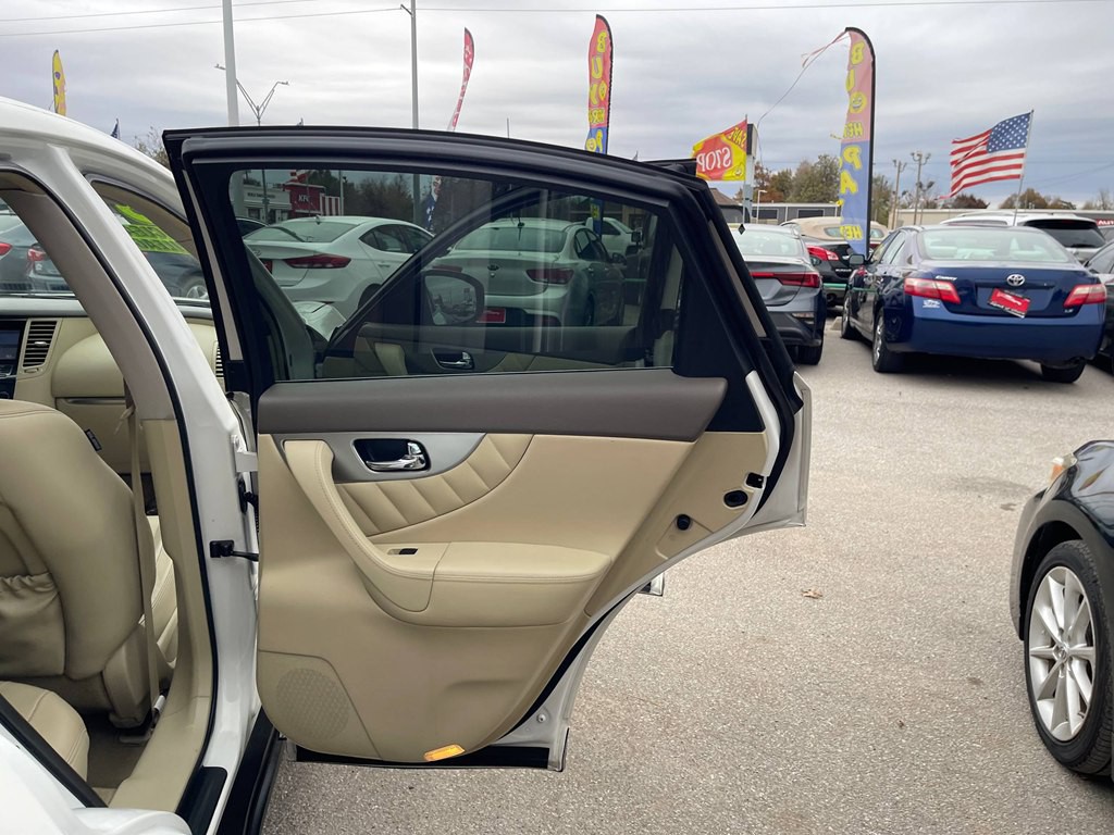 2015 INFINITI QX70 Image 7