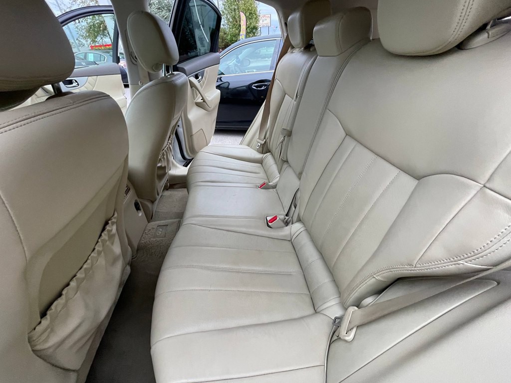 2015 INFINITI QX70 Image 12