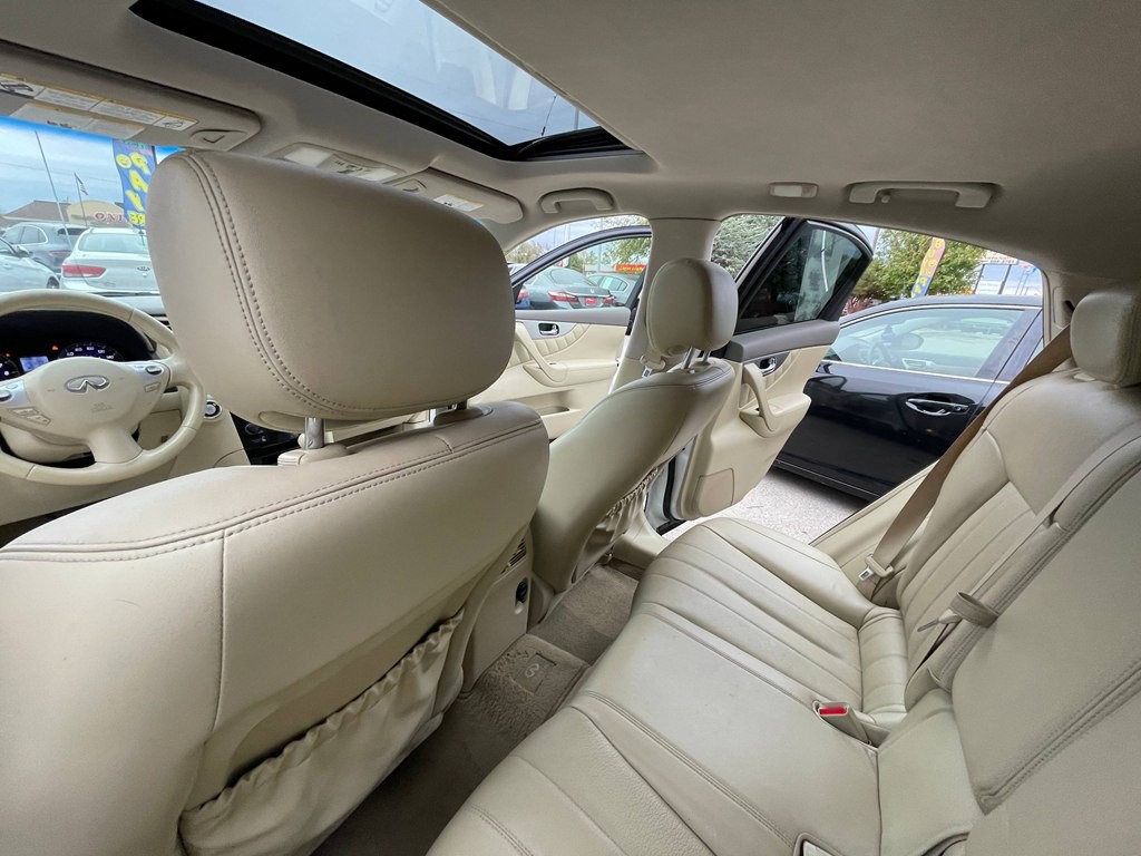 2015 INFINITI QX70 Image 13