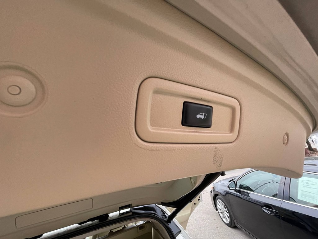 2015 INFINITI QX70 Image 14