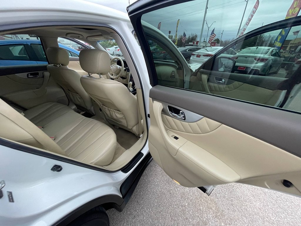 2015 INFINITI QX70 Image 19
