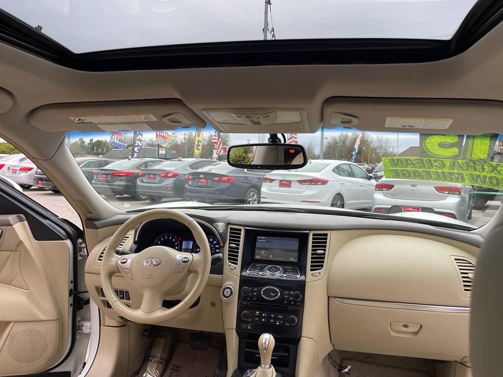 2015 INFINITI QX70 Image 20