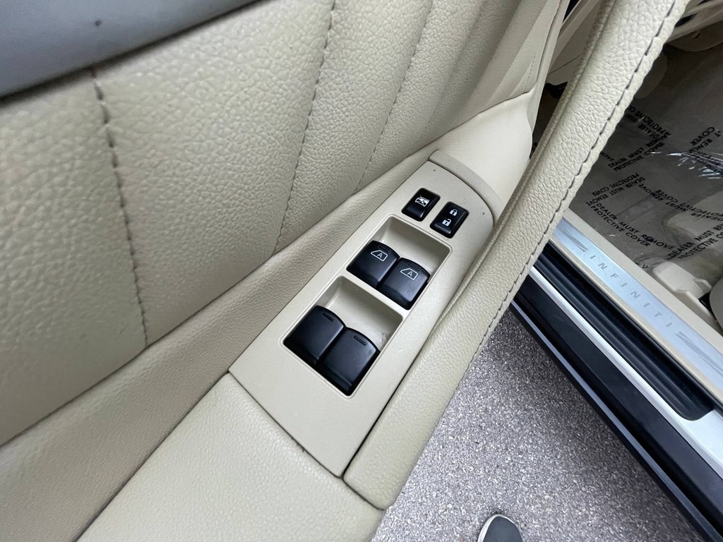 2015 INFINITI QX70 Image 27