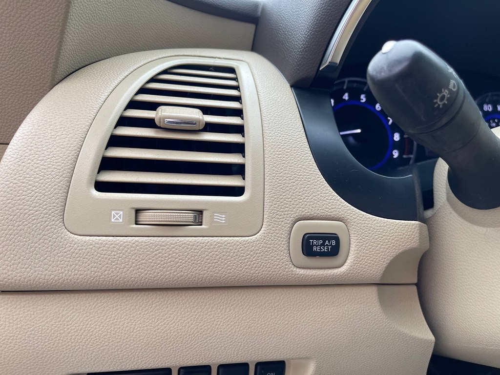 2015 INFINITI QX70 Image 33