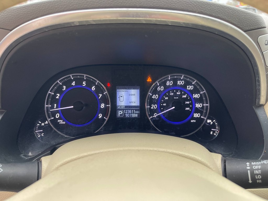 2015 INFINITI QX70 Image 35