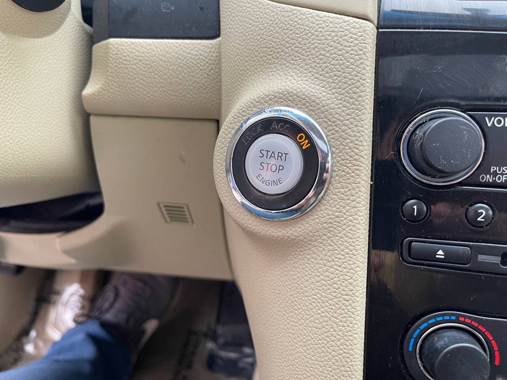 2015 INFINITI QX70 Image 36