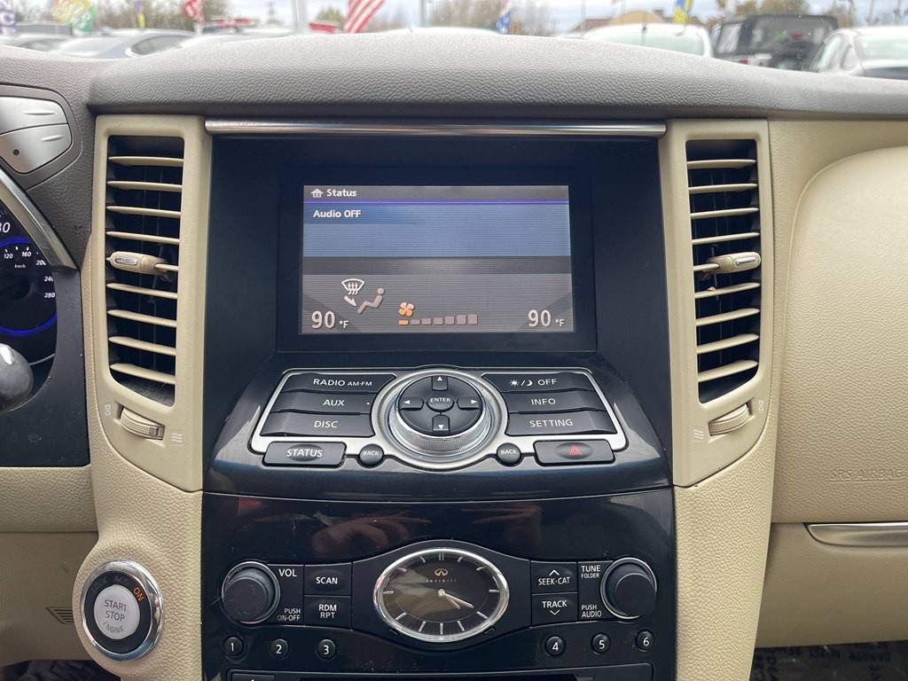 2015 INFINITI QX70 Image 39