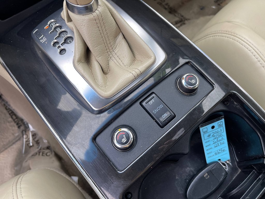 2015 INFINITI QX70 Image 43