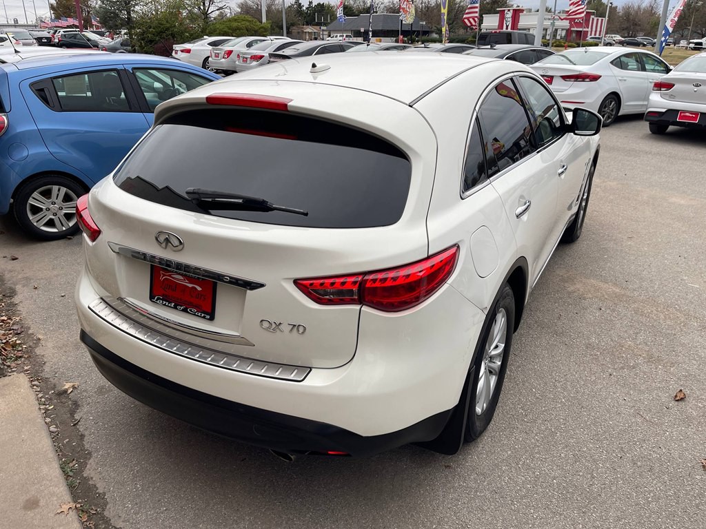 2015 INFINITI QX70 Image 4