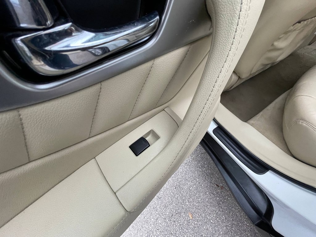 2015 INFINITI QX70 Image 11