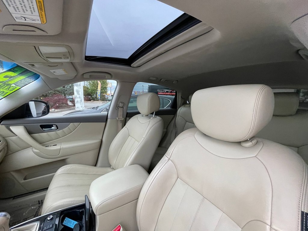 2015 INFINITI QX70 Image 28