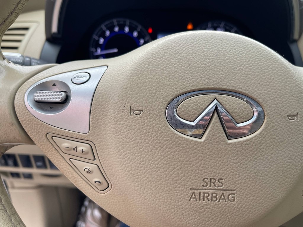 2015 INFINITI QX70 Image 31