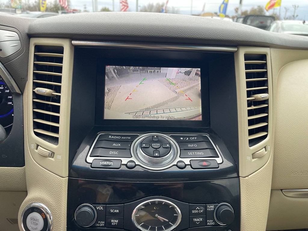2015 INFINITI QX70 Image 38