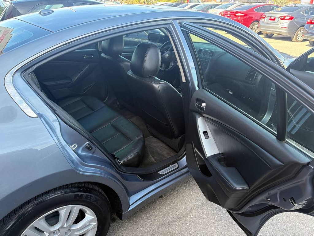 2012 Nissan Altima Image 9