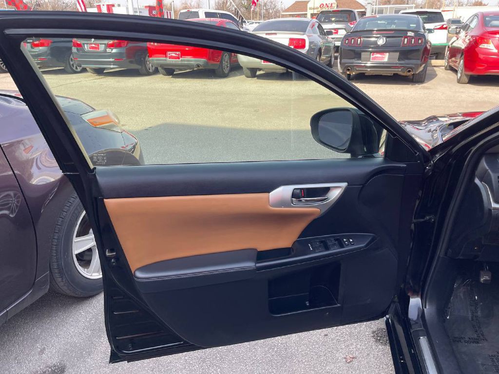 2013 Lexus CT Image 8