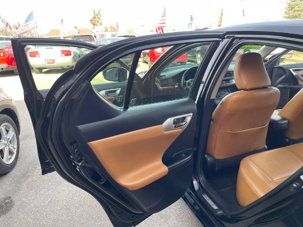 2013 Lexus CT Image 9