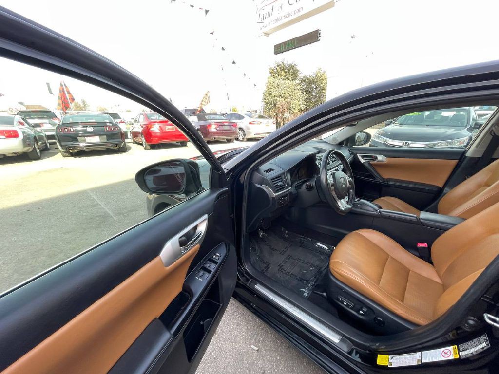 2013 Lexus CT Image 24