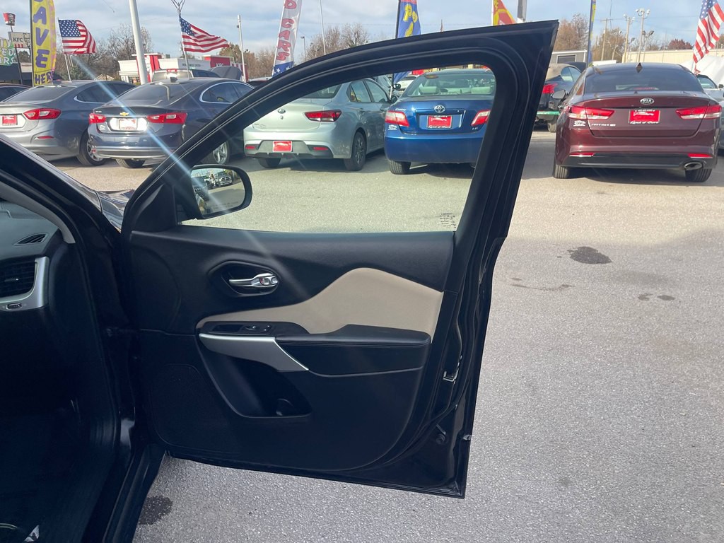 2017 Jeep Cherokee Image 6