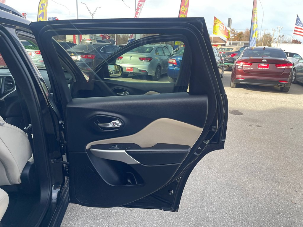 2017 Jeep Cherokee Image 7