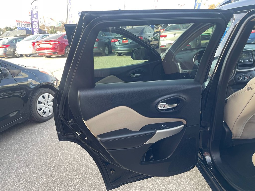 2017 Jeep Cherokee Image 8