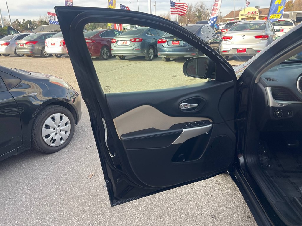 2017 Jeep Cherokee Image 9