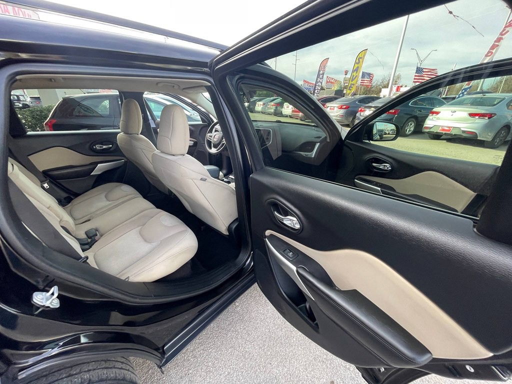 2017 Jeep Cherokee Image 11