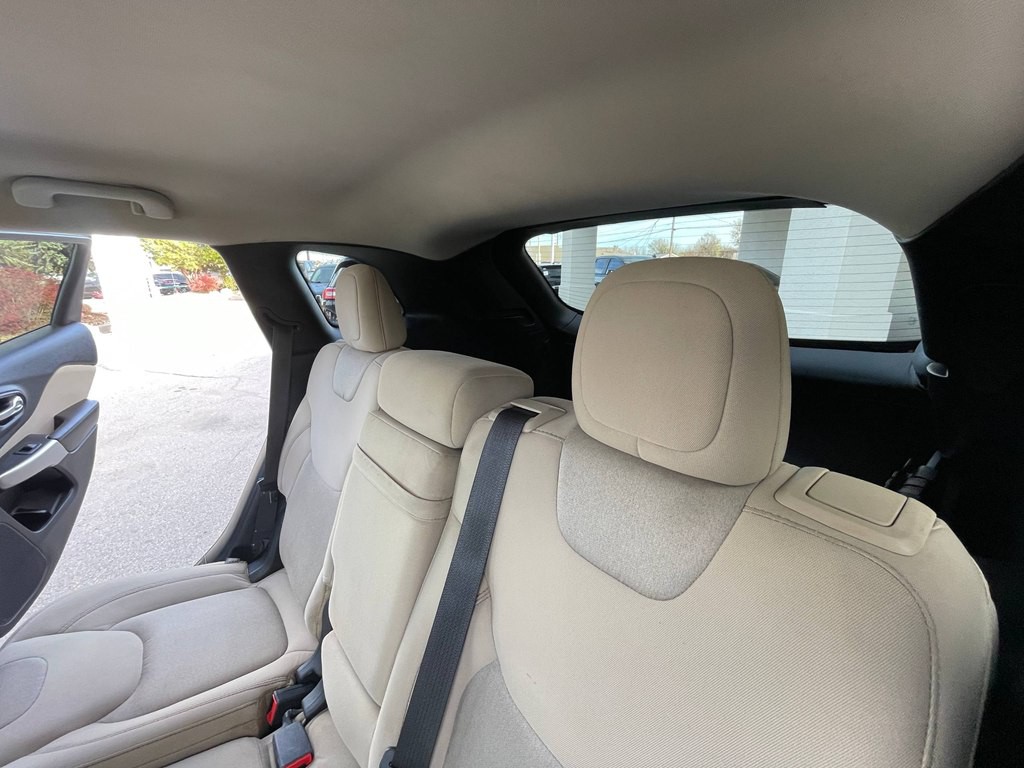 2017 Jeep Cherokee Image 12