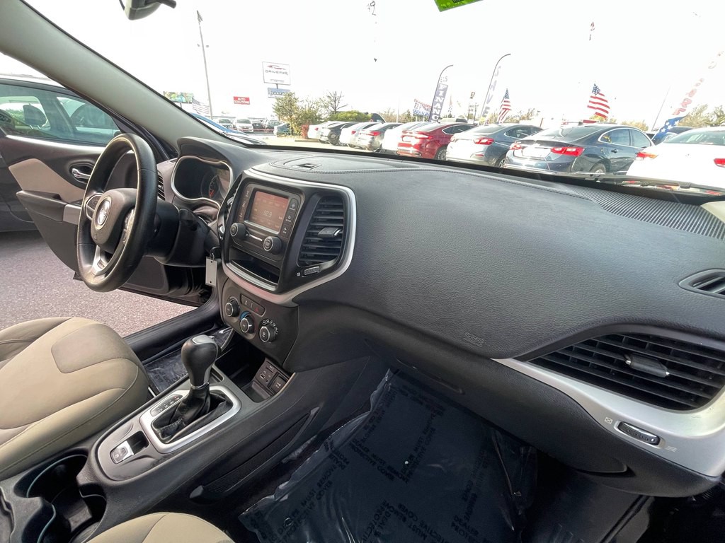 2017 Jeep Cherokee Image 17