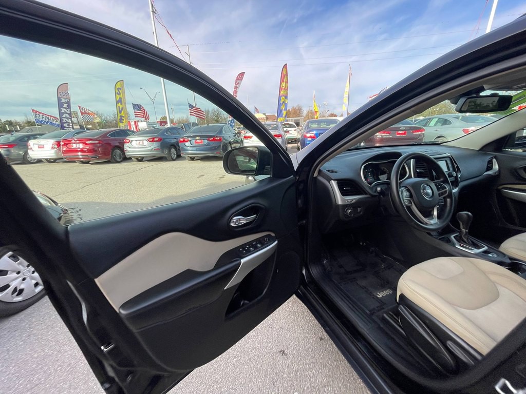 2017 Jeep Cherokee Image 18