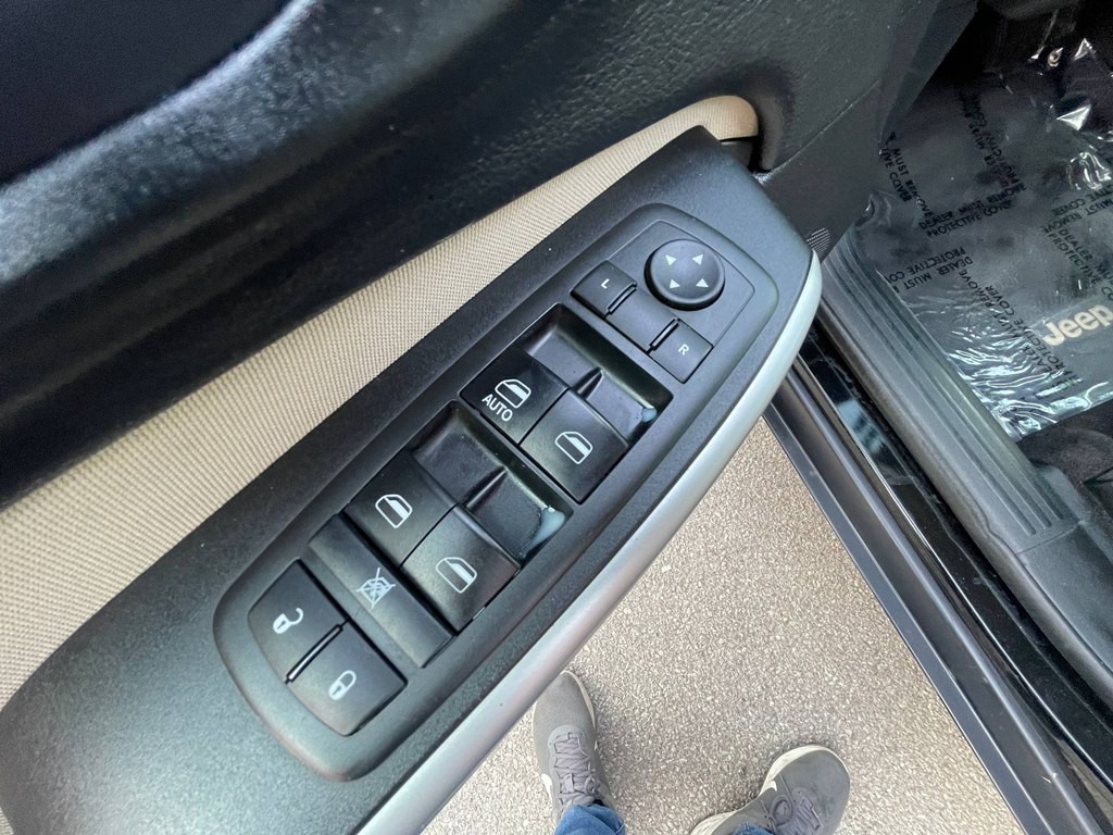 2017 Jeep Cherokee Image 19