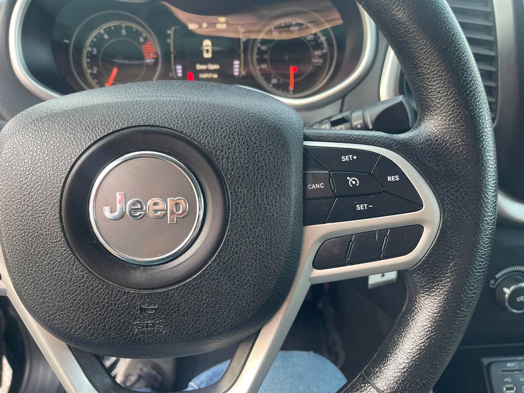 2017 Jeep Cherokee Image 24