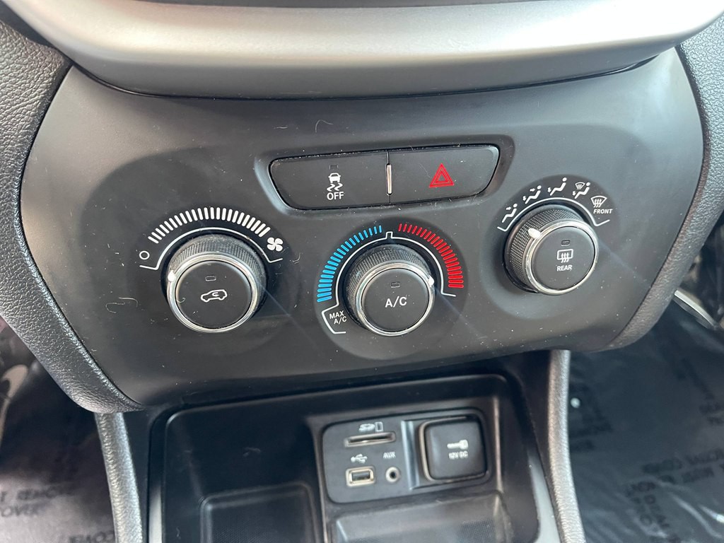 2017 Jeep Cherokee Image 27