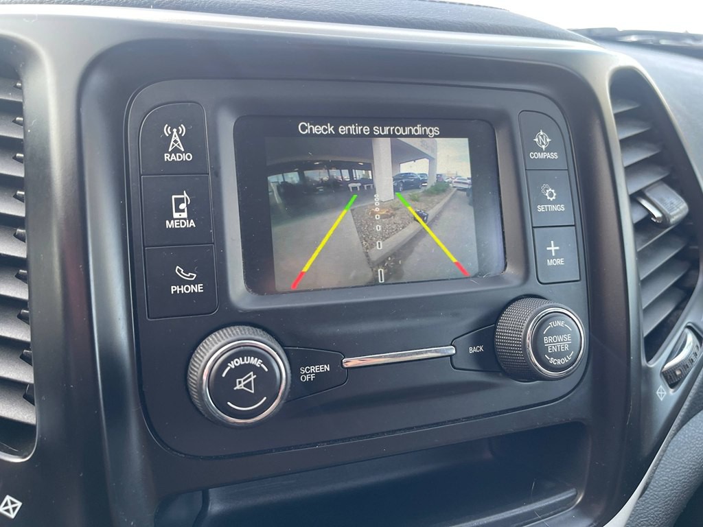 2017 Jeep Cherokee Image 28