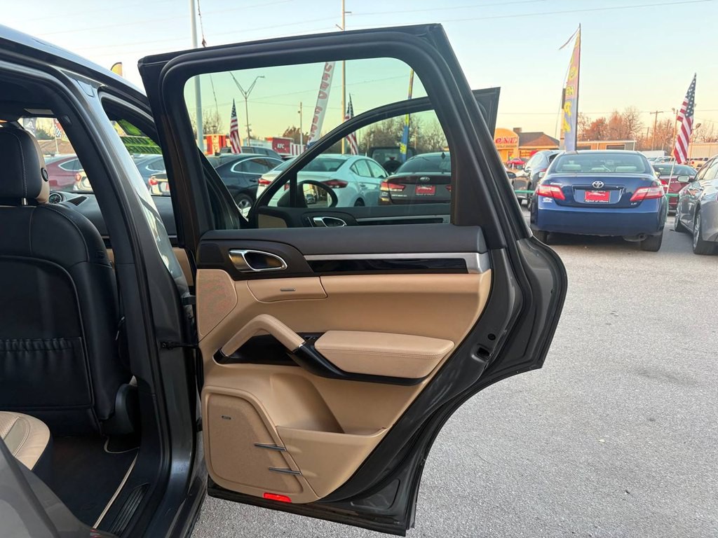 2014 Porsche Cayenne Image 8