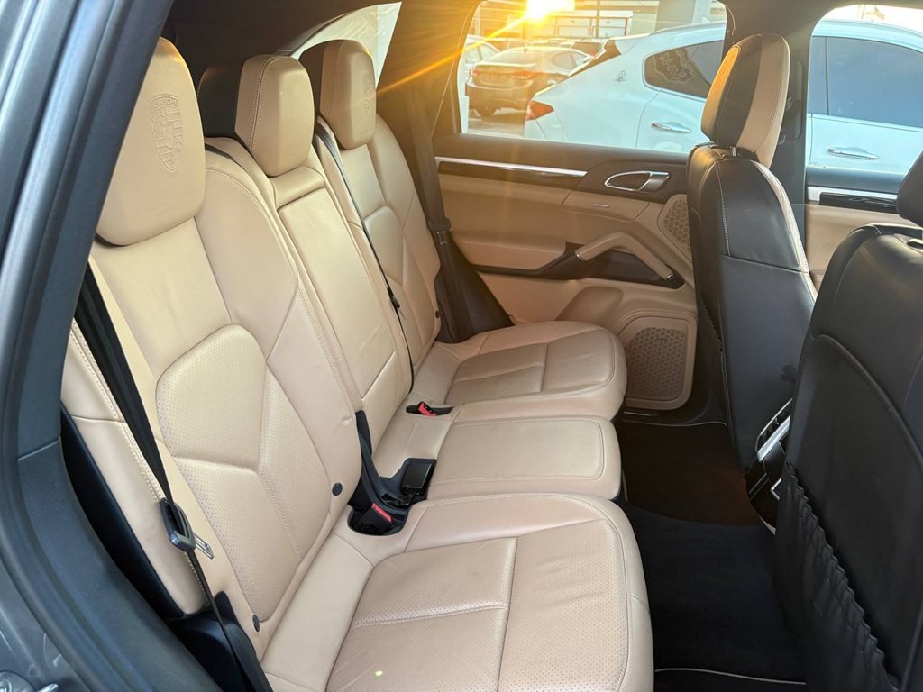 2014 Porsche Cayenne Image 12