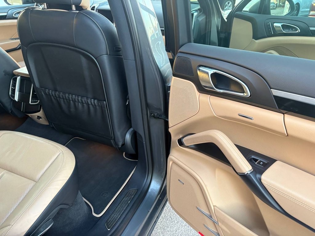 2014 Porsche Cayenne Image 13