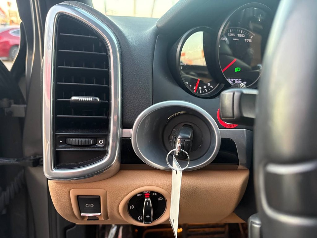 2014 Porsche Cayenne Image 25