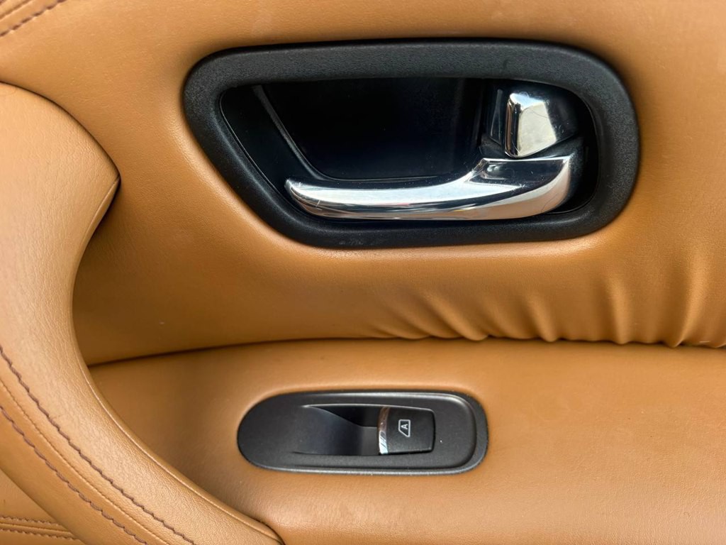 2016 INFINITI QX80 Image 11