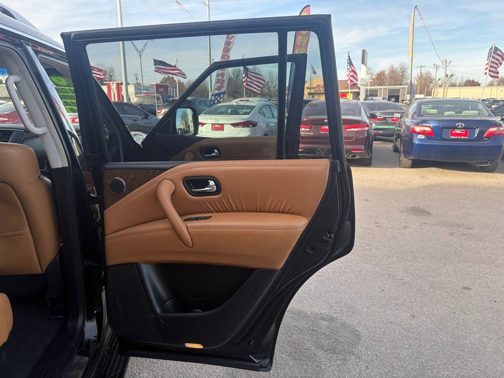 2016 INFINITI QX80 Image 12